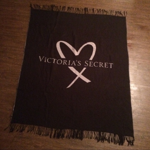 Victoria's Secret Other - Victoria’s Secret throw 2017